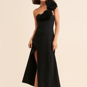 Chic Black One-Shoulder Dress with Floral Accent